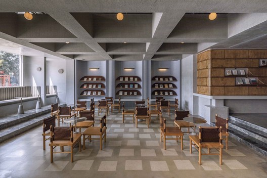 naïve Bookstore / designRESERVE - Interior Photography, Dining room