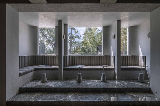 naïve Bookstore / designRESERVE - Interior Photography, Glass