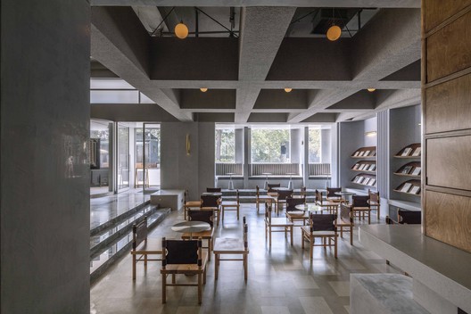 naïve Bookstore / designRESERVE - Interior Photography, Dining room, Wood