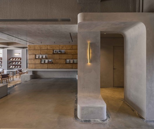 naïve Bookstore / designRESERVE - Interior Photography, Concrete