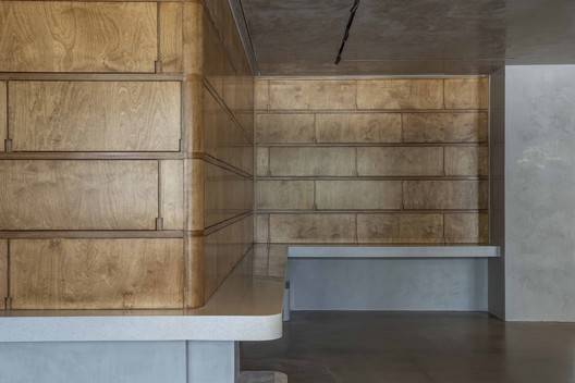 naïve Bookstore / designRESERVE - Interior Photography