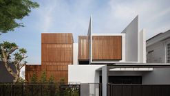 Between 2 Courtyards House / eben