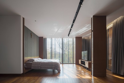 Between 2 Courtyards House / eben - Interior Photography, Bedroom, Bed