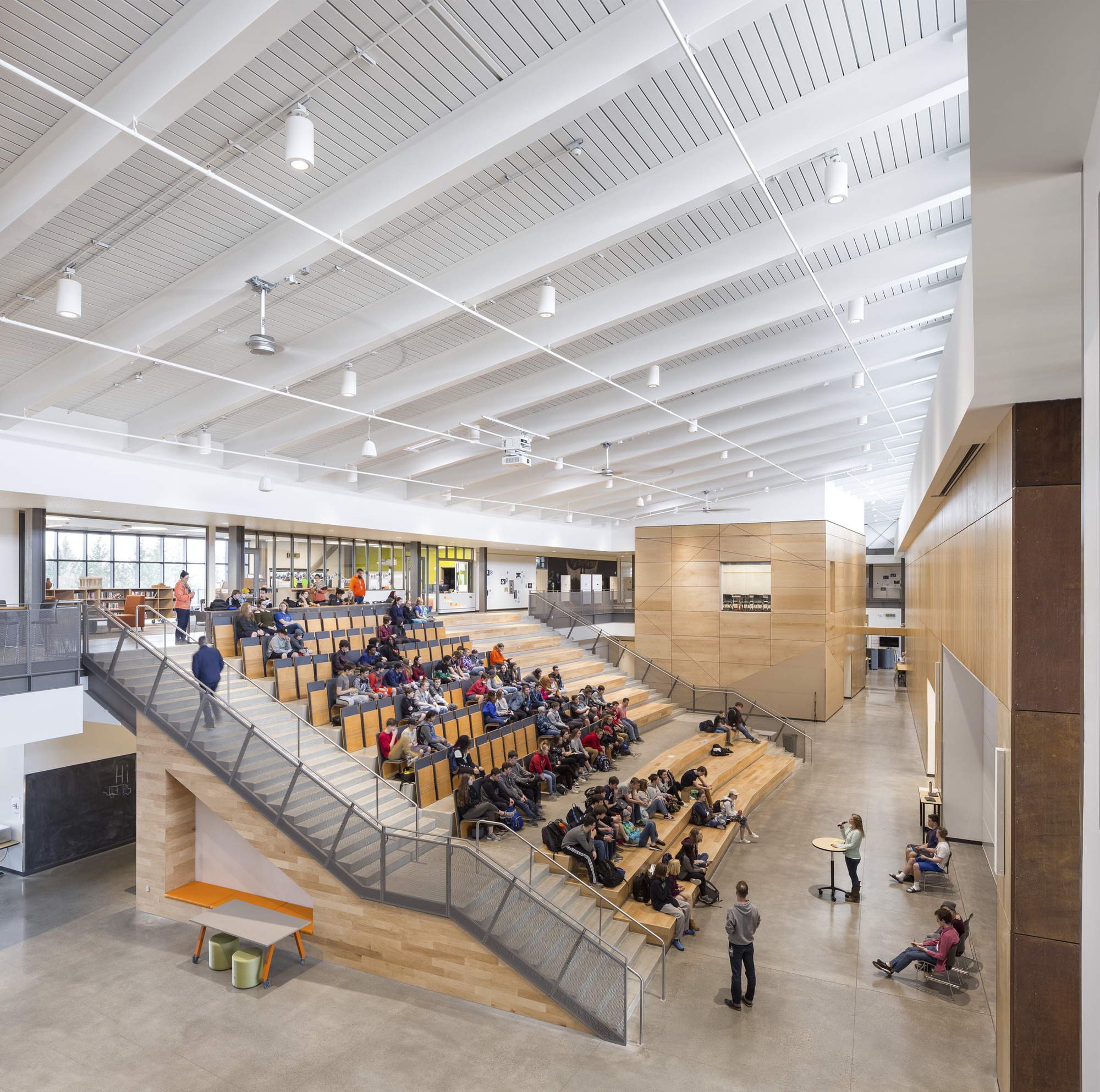 画廊 美国探索高中 / DLR Group 16