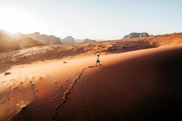 Saudi Arabia Unveils Plans for Hundred-Mile-Long Linear City - Image 2 of 6