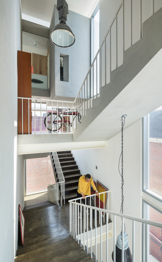 Querencia Neighborhood Facility / L'eau Design + Dongjin Kim (Hongik University) - Interior Photography, Stairs, Handrail