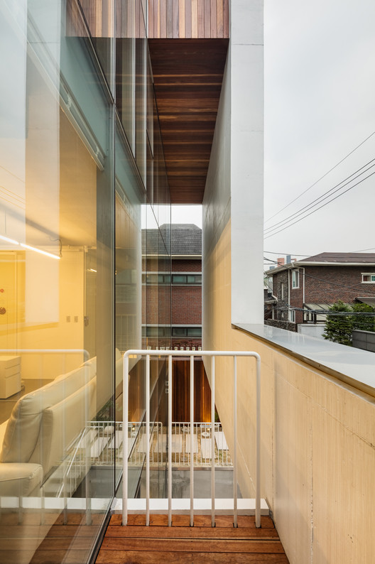 Querencia Neighborhood Facility / L'eau Design + Dongjin Kim (Hongik University) - Interior Photography, Kitchen, Stairs, Handrail