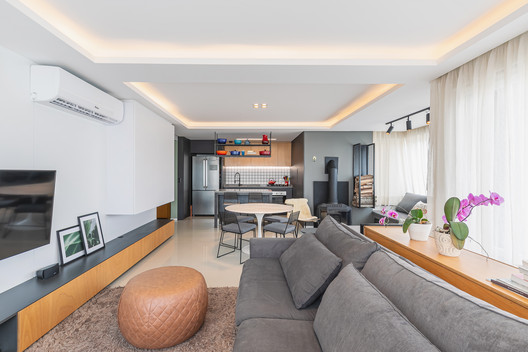 Apartamento do Bê / Bruna Schlos . Arquitetura Criativa Apartamento do Bê / Bruna Schlos . Arquitetura Criativa - Fotografia de Interiores, Sala de Estar, Sofá, Mesa, Cadeira