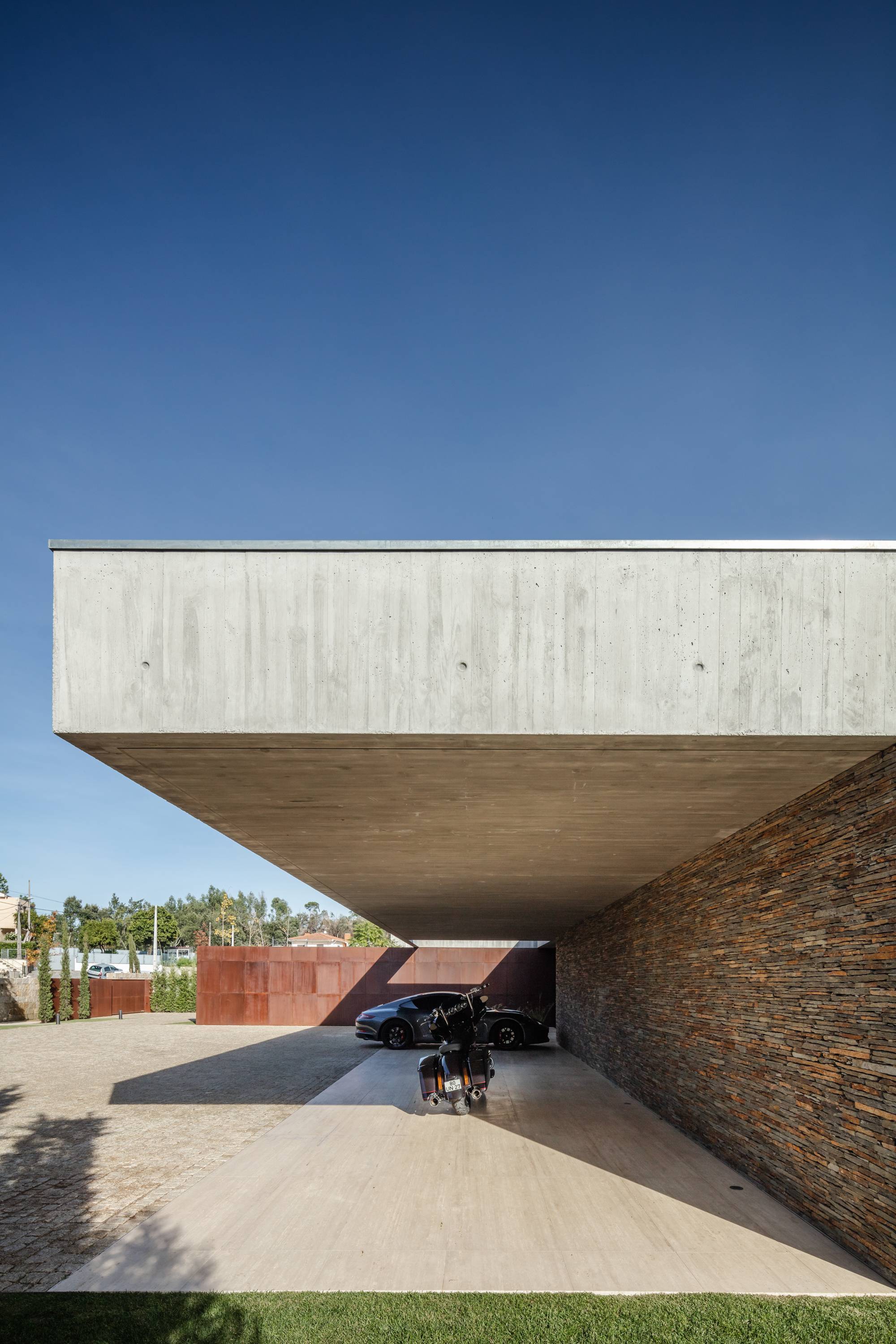 Gallery of Cork Trees House / TRAMA arquitetos 7