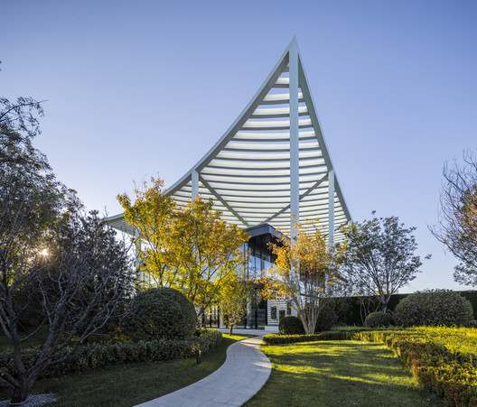 Paper Roof Reception Center / Powerhouse Company - Exterior Photography, Garden