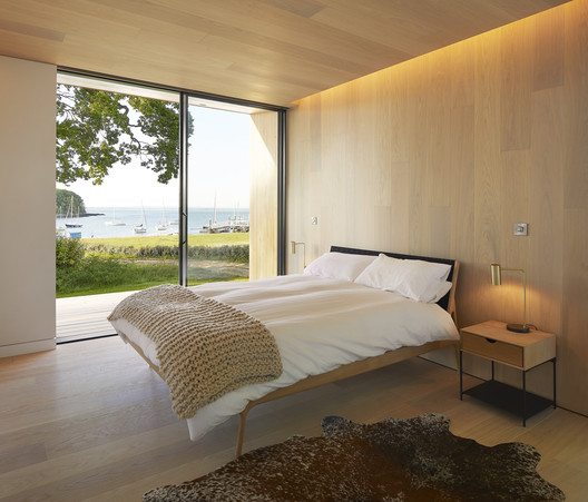 Island Rest / Ström Architects - Interior Photography, Bedroom, Wood, Bed