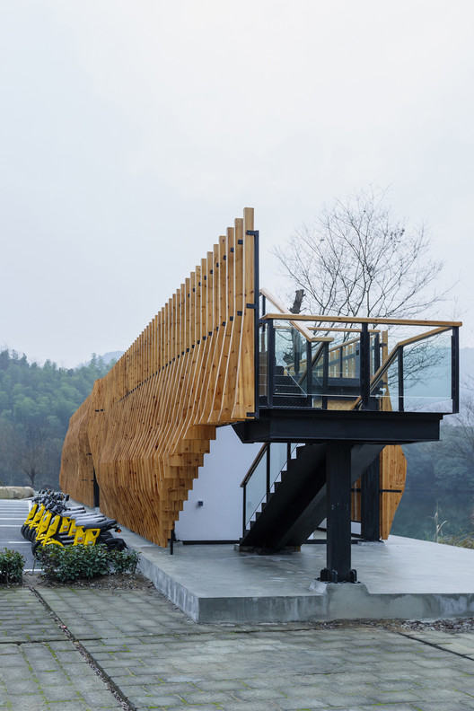 汤家庄村游客中心 / Continuum Design and Architecture - 建筑图, 木头, 楼梯, 扶手