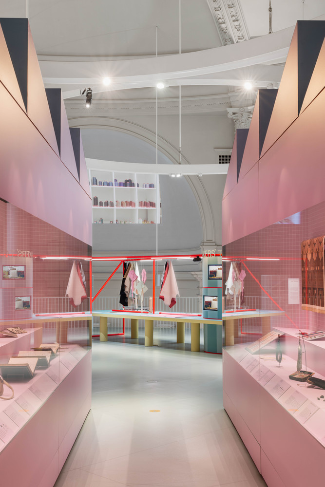 Gallery of V&A Bags Inside Out Exhibition / Studio MUTT 1