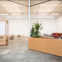 1901 Poplar Innovation Hub / Medium Plenty - Interior Photography, Cowork Interiors, Table