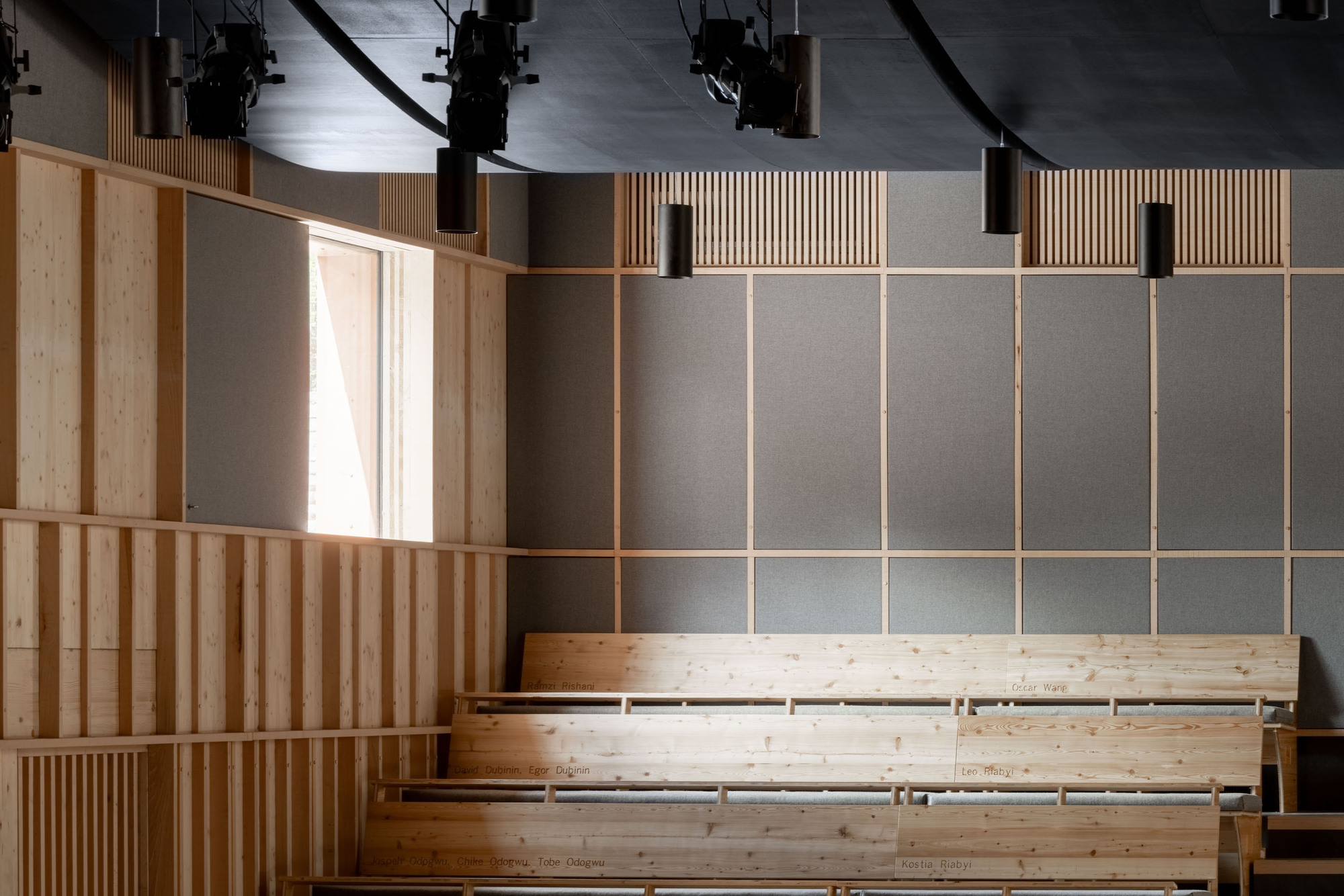 Gallery of David Brownlow Theatre / Jonathan Tuckey Design 39