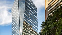 开普敦下长街35号办公楼，指向天空的双翼 / dhk Architects