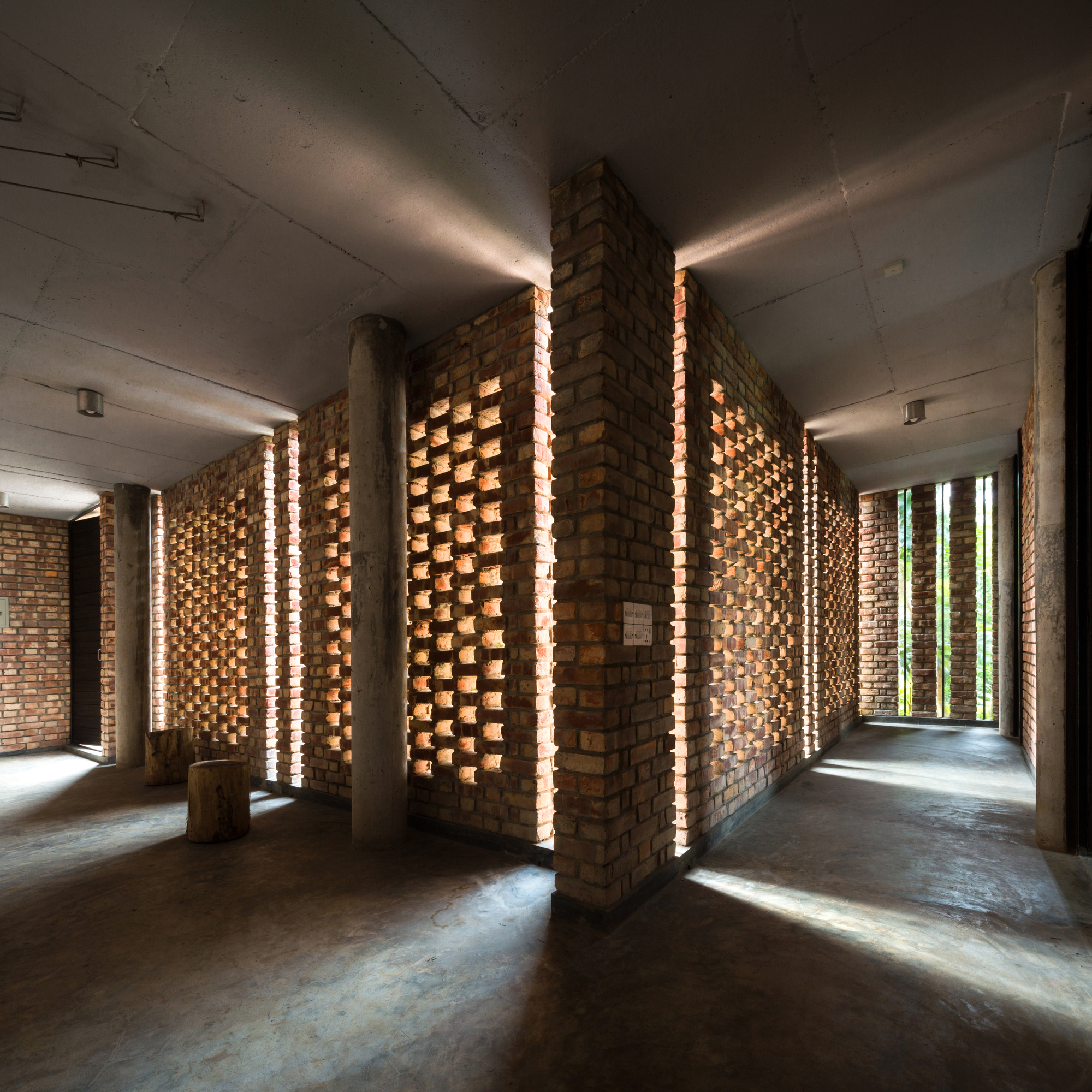 Gallery of Shikor, A Country House / Spatial Architects - 11
