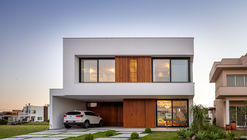 Residência JJR / dDM + Ateliê de Arquitetura