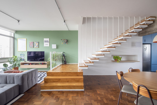 Apartamento Volt / Estúdio Minke - Fotografia de Interiores, Escada, Cadeira