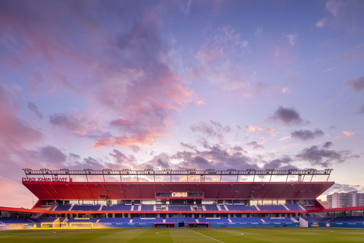 Johan Cruyff Stadium / Batlleiroig - Exterior Photography