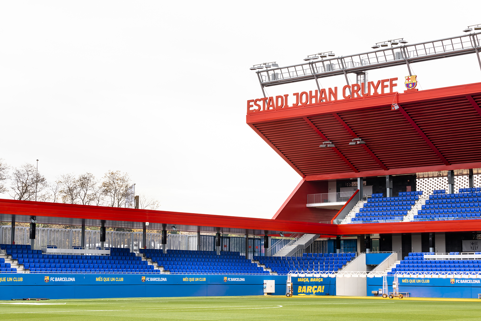 Estadio Johan Cruyff / Batlleiroig ArchDaily en Español Estadio Johan Cruyff / Batlleiroig ArchDaily en Español