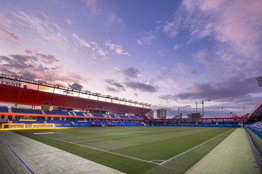 Johan Cruyff Stadium / Batlleiroig - Exterior Photography
