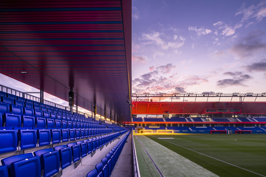 Johan Cruyff Stadium / Batlleiroig - Exterior Photography
