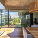 13 BESONIAS ALMEIDA CASA PILAR%C3%81 PH FEDERICO KULEKDJIAN - Pilar&aacute; House: Biệt thự hiện đại 1 tầng s&acirc;n vườn đất rộng m&ecirc;nh m&ocirc;ng