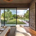 18 BESONIAS ALMEIDA CASA PILAR%C3%81 PH FEDERICO KULEKDJIAN - Pilar&aacute; House: Biệt thự hiện đại 1 tầng s&acirc;n vườn đất rộng m&ecirc;nh m&ocirc;ng