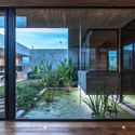 BESONIAS ALMEIDA CASA PILAR%C3%81 PH FEDERICO KULEKDJIAN 49 - Pilar&aacute; House: Biệt thự hiện đại 1 tầng s&acirc;n vườn đất rộng m&ecirc;nh m&ocirc;ng
