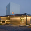03 Villa Fifty Fifty Design Studioninedots Photography Frans Parthesius - Villa Fifty-Fifty / Studioninedots: Đưa &aacute;nh s&aacute;ng v&agrave; c&acirc;y xanh v&agrave;o trong nh&agrave; một c&aacute;ch tự nhi&ecirc;n