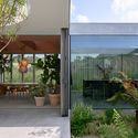 07 Villa Fifty Fifty Design Studioninedots Photography Frans Parthesius - Villa Fifty-Fifty / Studioninedots: Đưa &aacute;nh s&aacute;ng v&agrave; c&acirc;y xanh v&agrave;o trong nh&agrave; một c&aacute;ch tự nhi&ecirc;n