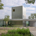 08 Villa Fifty Fifty Design Studioninedots Photography Frans Parthesius - Villa Fifty-Fifty / Studioninedots: Đưa &aacute;nh s&aacute;ng v&agrave; c&acirc;y xanh v&agrave;o trong nh&agrave; một c&aacute;ch tự nhi&ecirc;n