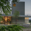 14 Villa Fifty Fifty Design Studioninedots Photography Frans Parthesius - Villa Fifty-Fifty / Studioninedots: Đưa &aacute;nh s&aacute;ng v&agrave; c&acirc;y xanh v&agrave;o trong nh&agrave; một c&aacute;ch tự nhi&ecirc;n
