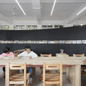 Design Movement on Campus - Lan-Tian Elementary School / Studio In2 - Interior Photography, Table