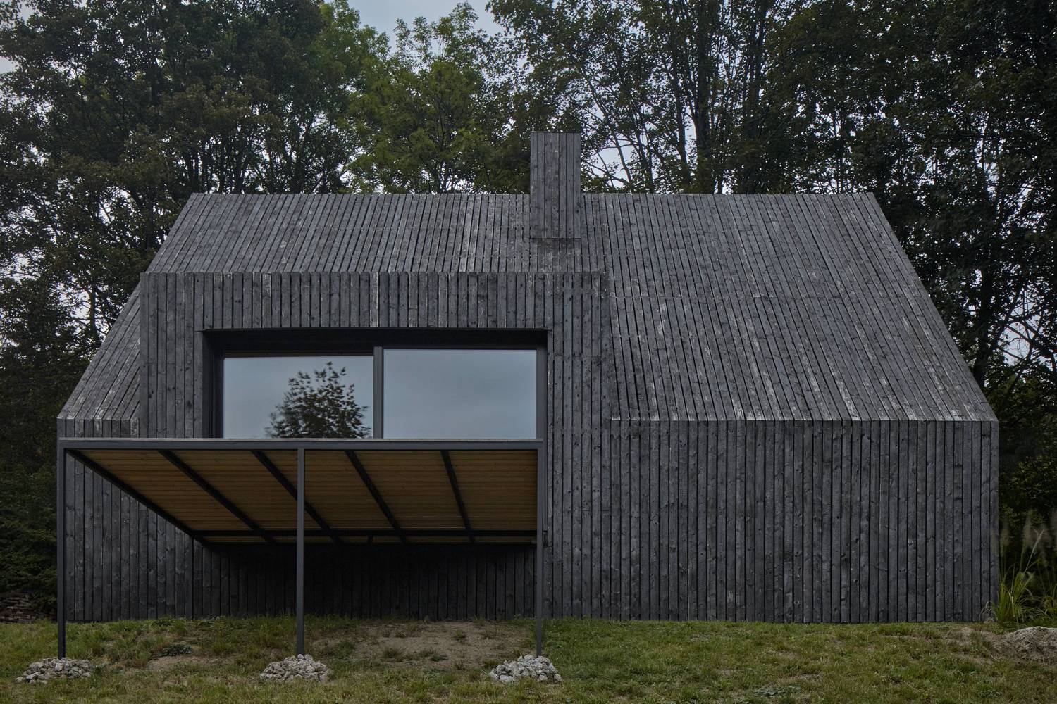 Cottage Pod Bukovou / Mjölk architekti,© BoysPlayNice