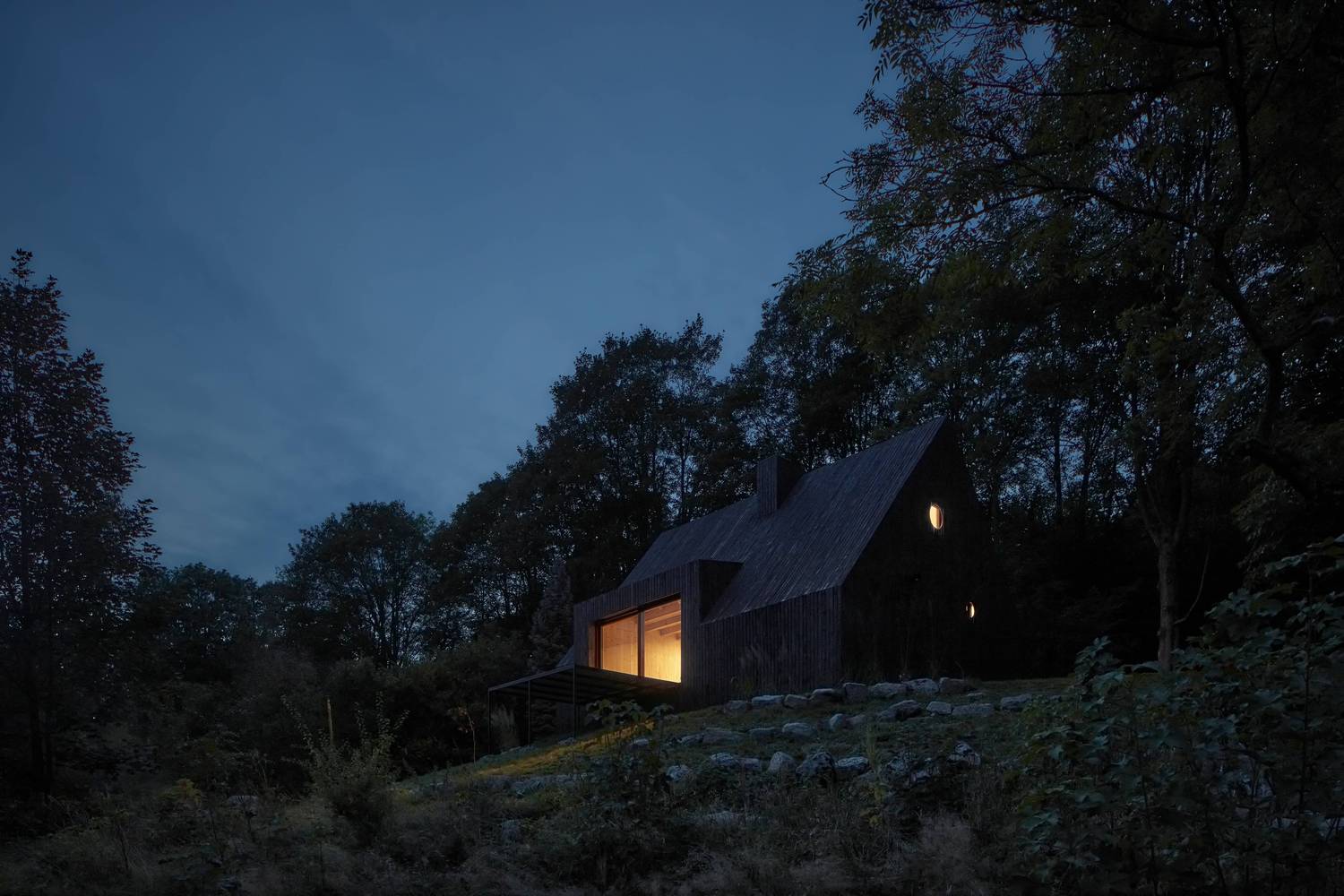 Cottage Pod Bukovou / Mjölk architekti,© BoysPlayNice