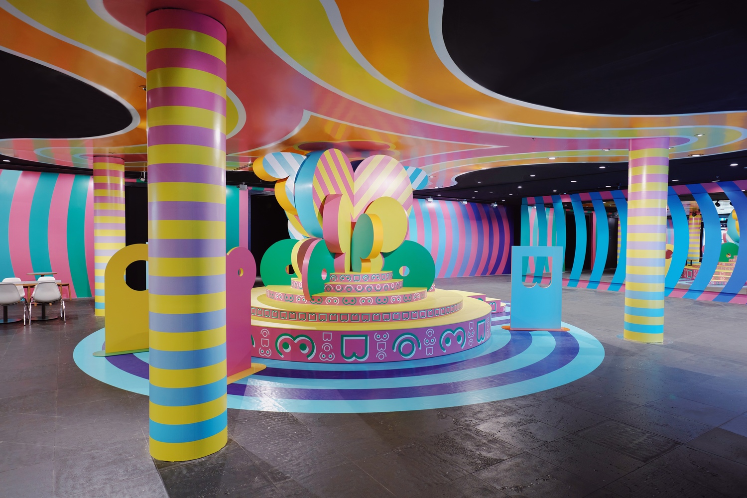 Boudoir Babylon Café / Adam Nathaniel Furman + Sibling Architecture