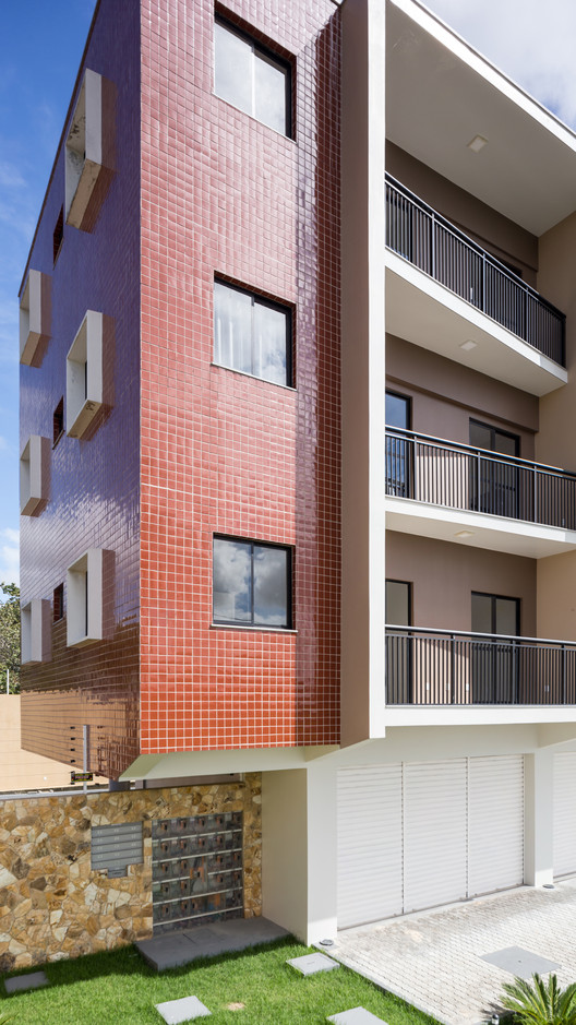Edifício Residencial Jereissati / Octo Arquitetura + Urbanismo - Fotografia de Exterior, Janela, Tijolo, Fachada