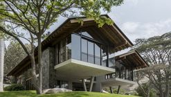 Casa Los Cóndores / Borasino Arquitectos + del Solar arquitectos
