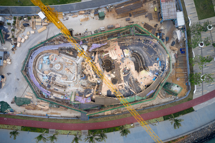 Sou Fujimoto divulga imagens de pavilhão público na orla de Haikou na China - Imagem 11 de 12