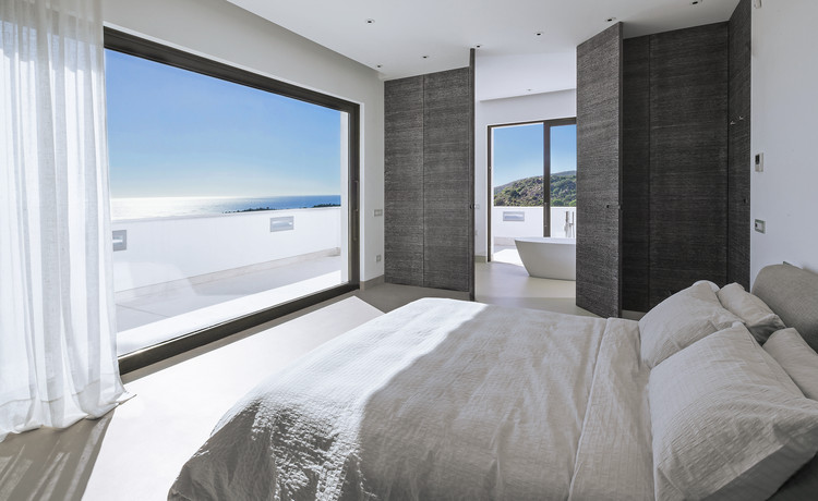 House Along Sardinia's Southern Coast / Pierluigi Piu - Interior Photography, Windows, Lighting, Bed, Bedroom