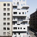 东京荒川大厦，交叠楼梯 / Nikken Sekkei - 建筑图, 居住建筑, 表皮