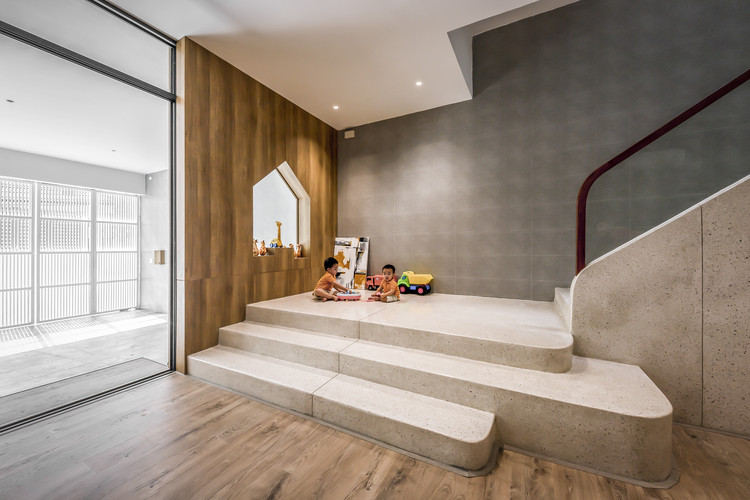 Villa City / Story Architecture - Interior Photography, Bedroom, Stairs, Windows, Beam