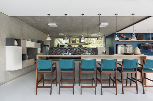 Jukro House / Raiz Arquitetura - Interior Photography, Kitchen, Chair