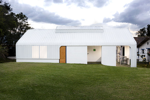 Equine Clinic / #1028 Arquitectura y Paisaje Equine Clinic / #1028 Arquitectura y Paisaje - Exterior Photography