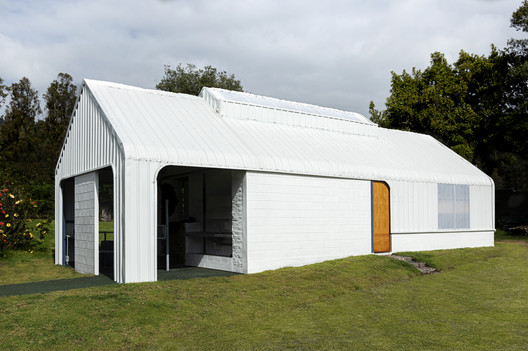 Equine Clinic / #1028 Arquitectura y Paisaje Equine Clinic / #1028 Arquitectura y Paisaje - Exterior Photography, Facade