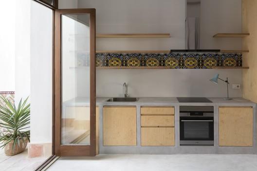 Rehabilitation of Two Dwellings in El Cabanyal / Lola Bataller + Noelia Falcón - Interior Photography, Kitchen, Countertop