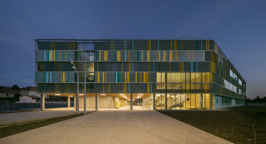 A New College in a French Village / CoCo architecture + Jean de Giacinto Architecture Composite - Exterior Photography, Facade
