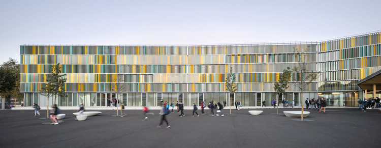 A New College in a French Village / CoCo architecture + Jean de Giacinto Architecture Composite - More Images